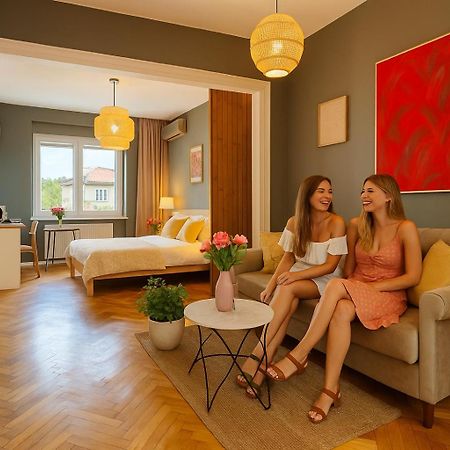 Woodie Studio With Premium Comfort By Piata Unirii Бухарест Экстерьер фото